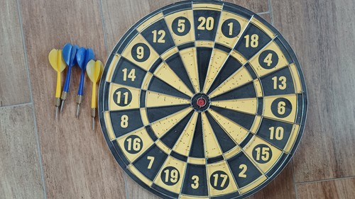 Dartscheibe kaum benutzt mit - dartscheibe,